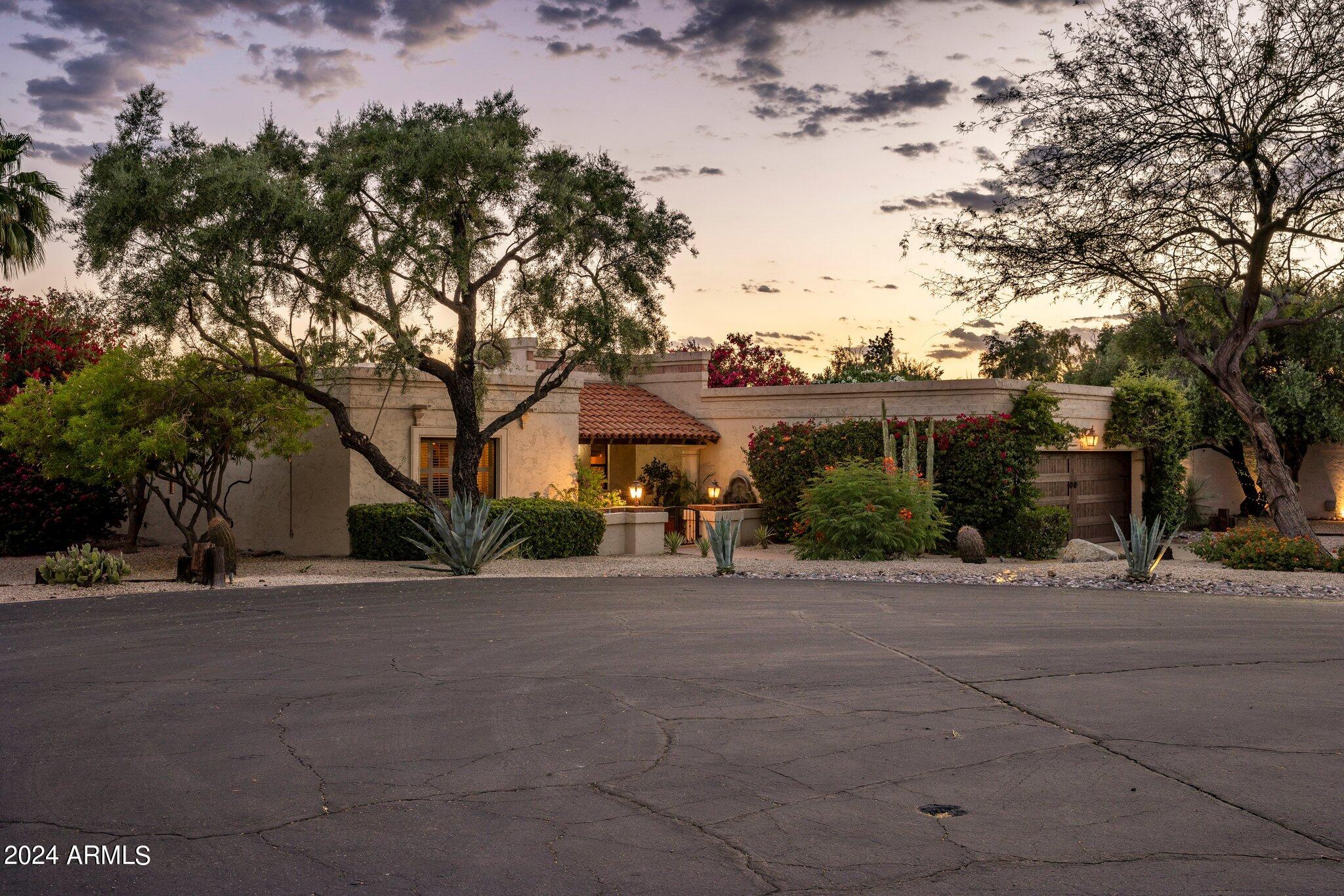8311 E Vista De Valle --