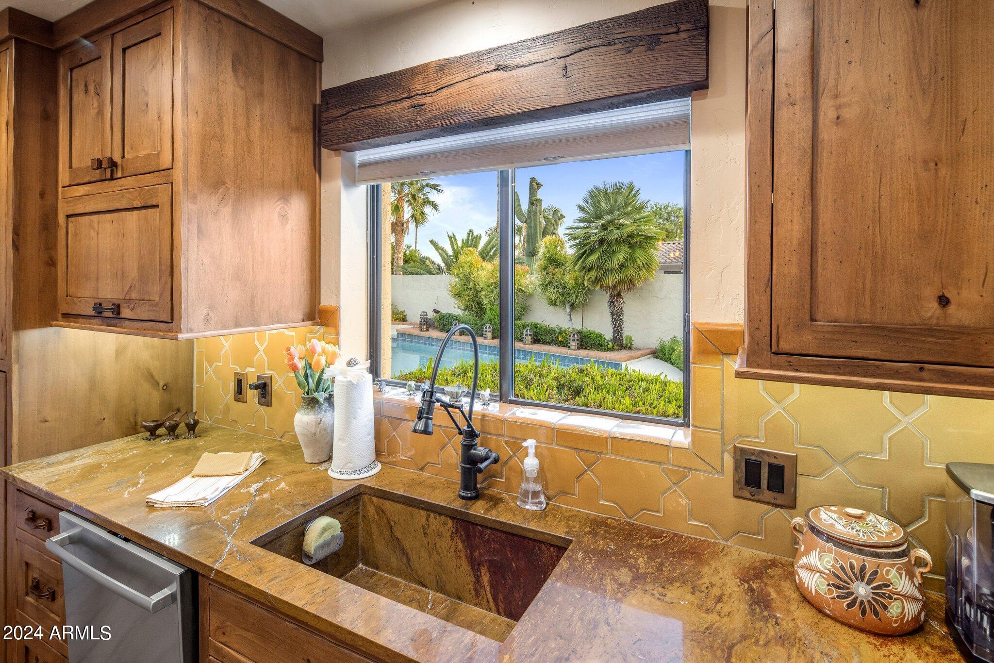 8311 E Vista De Valle --