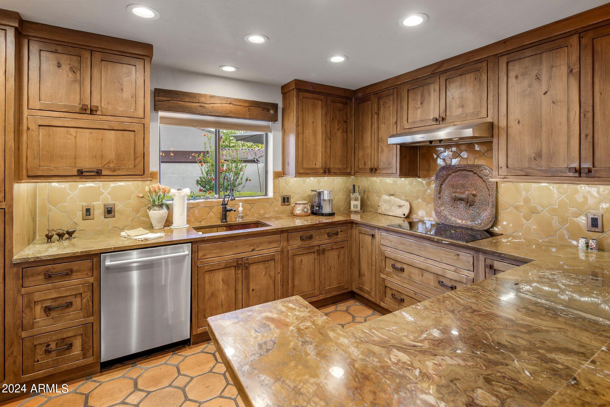 8311 E Vista De Valle --