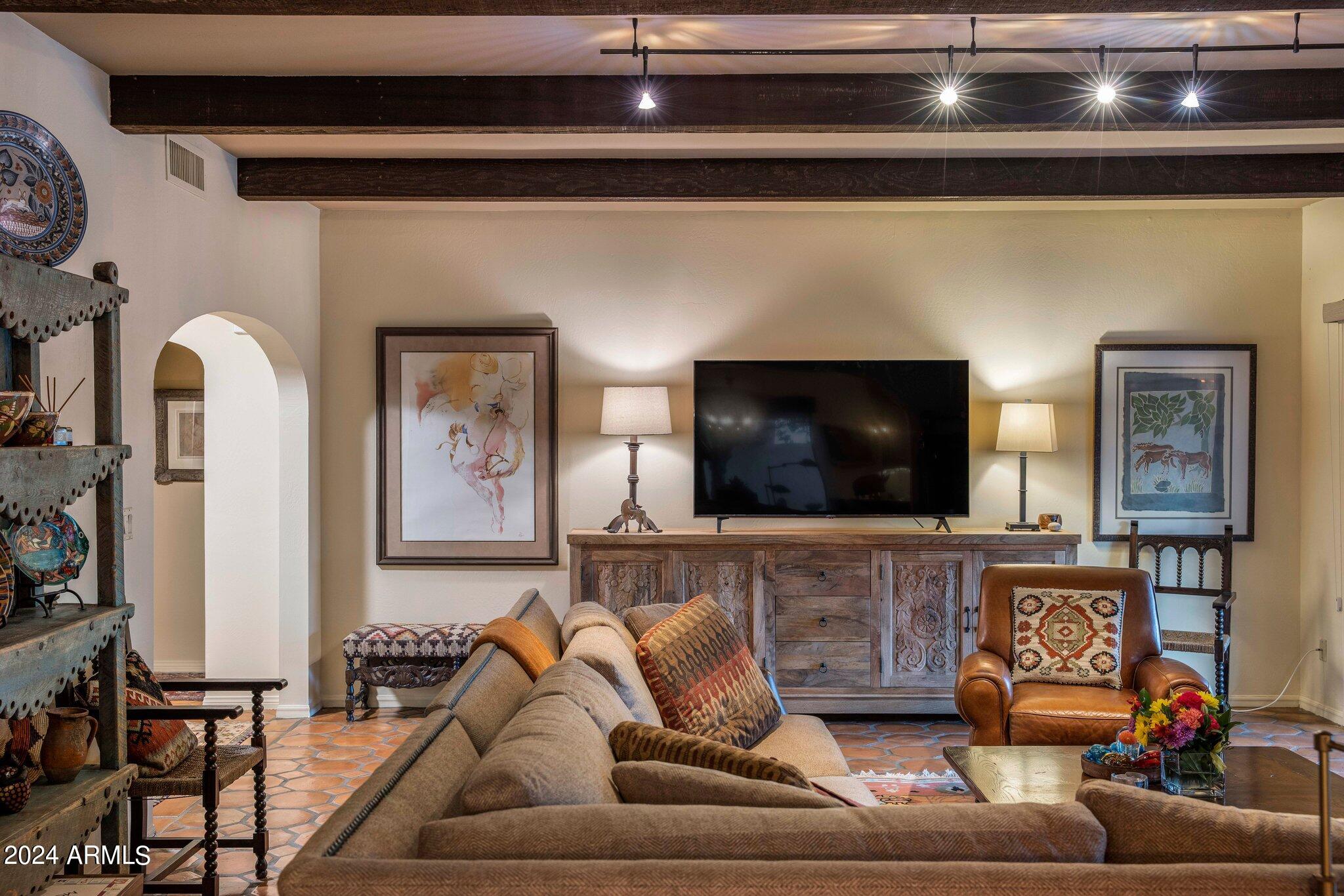 8311 E Vista De Valle --