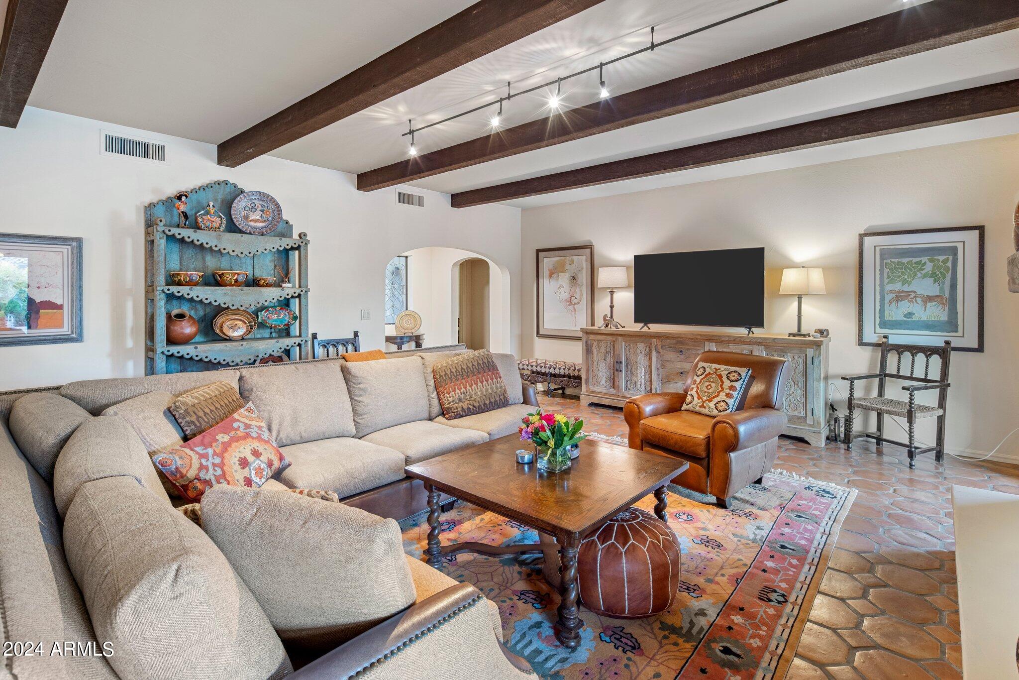8311 E Vista De Valle --