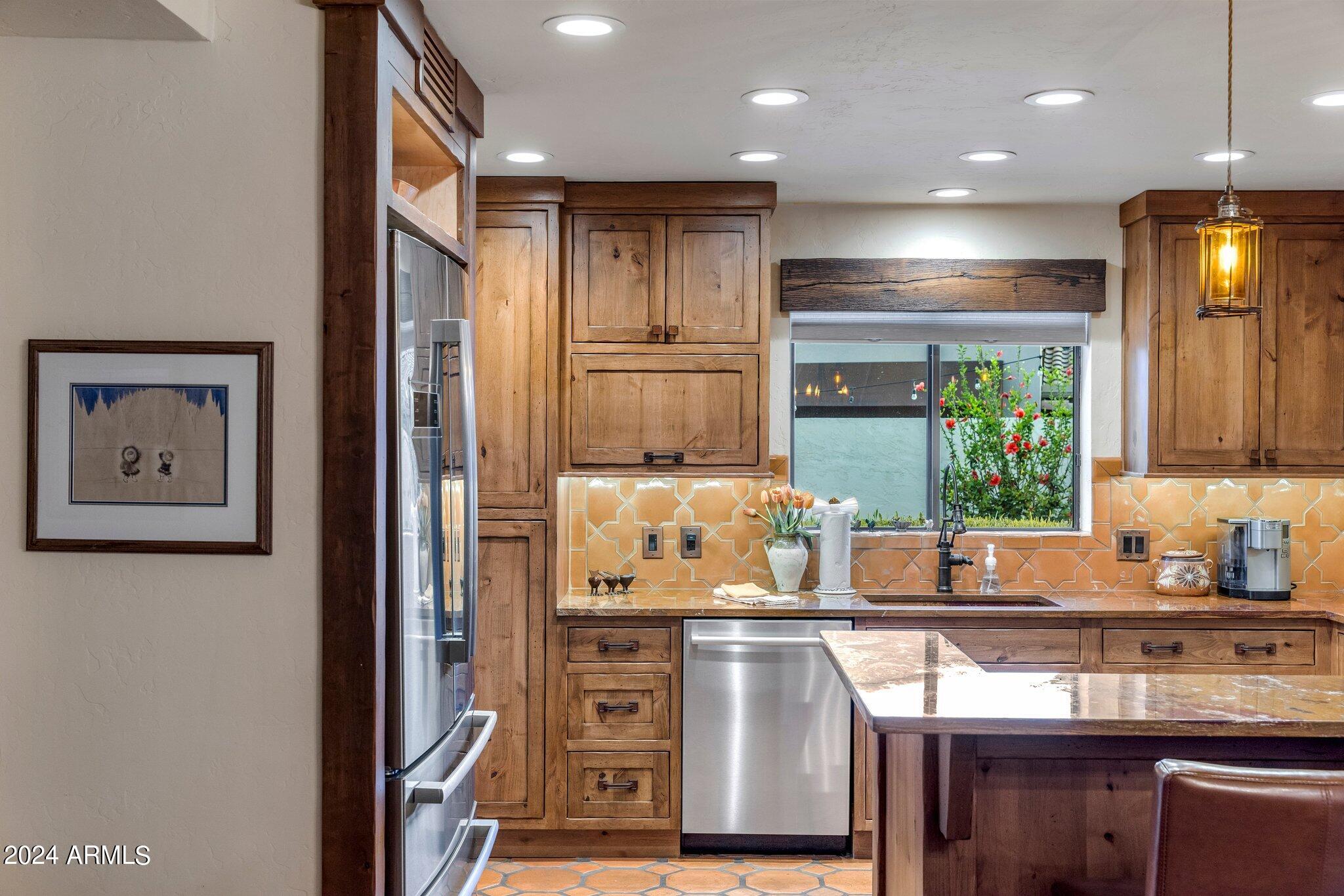 8311 E Vista De Valle --