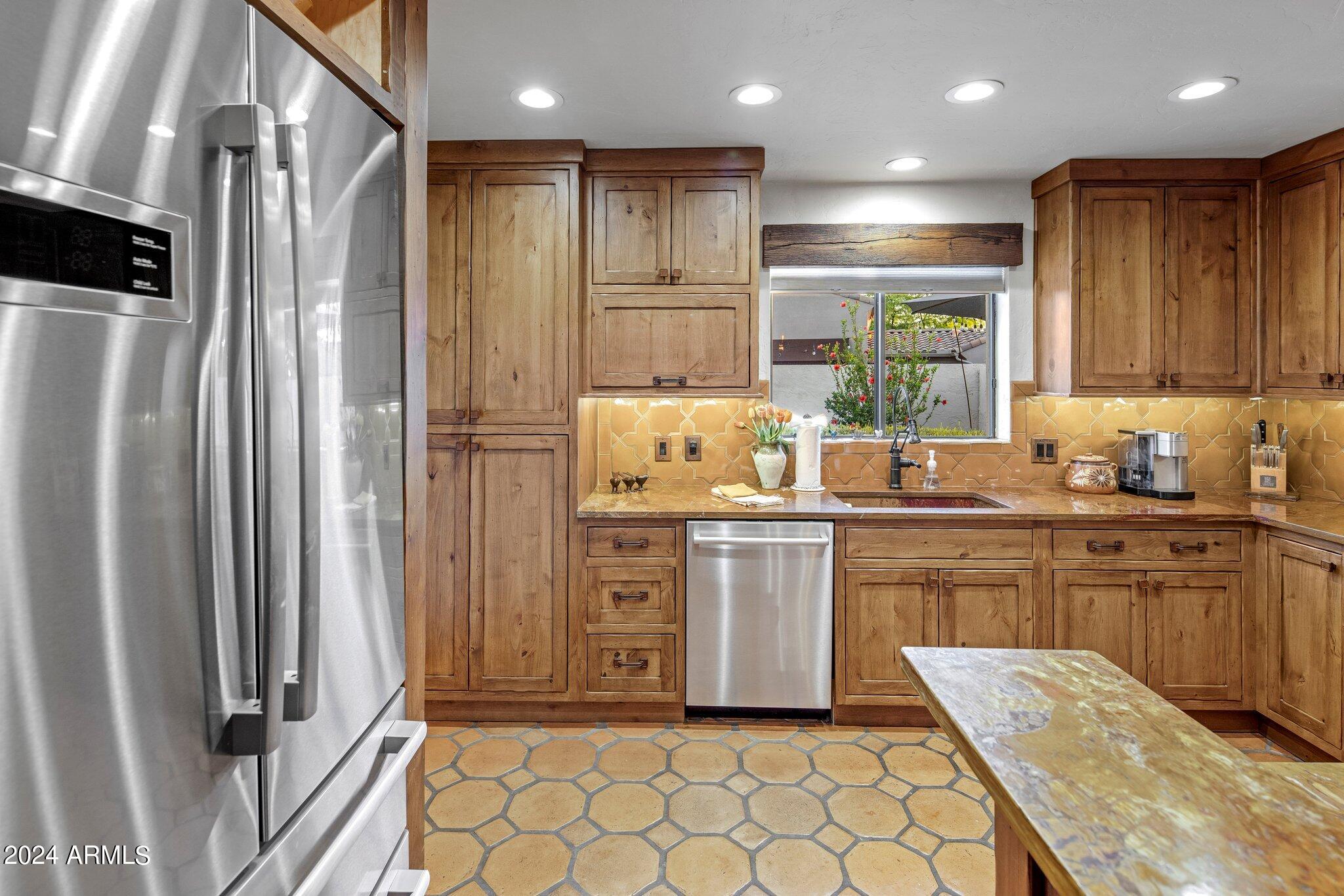 8311 E Vista De Valle --