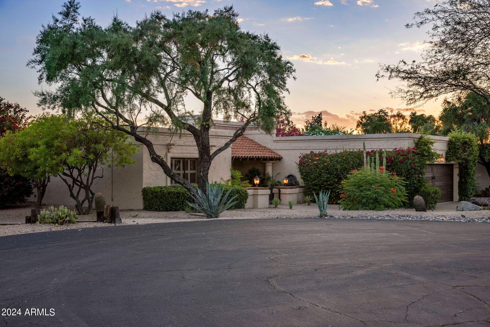 8311 E Vista De Valle --