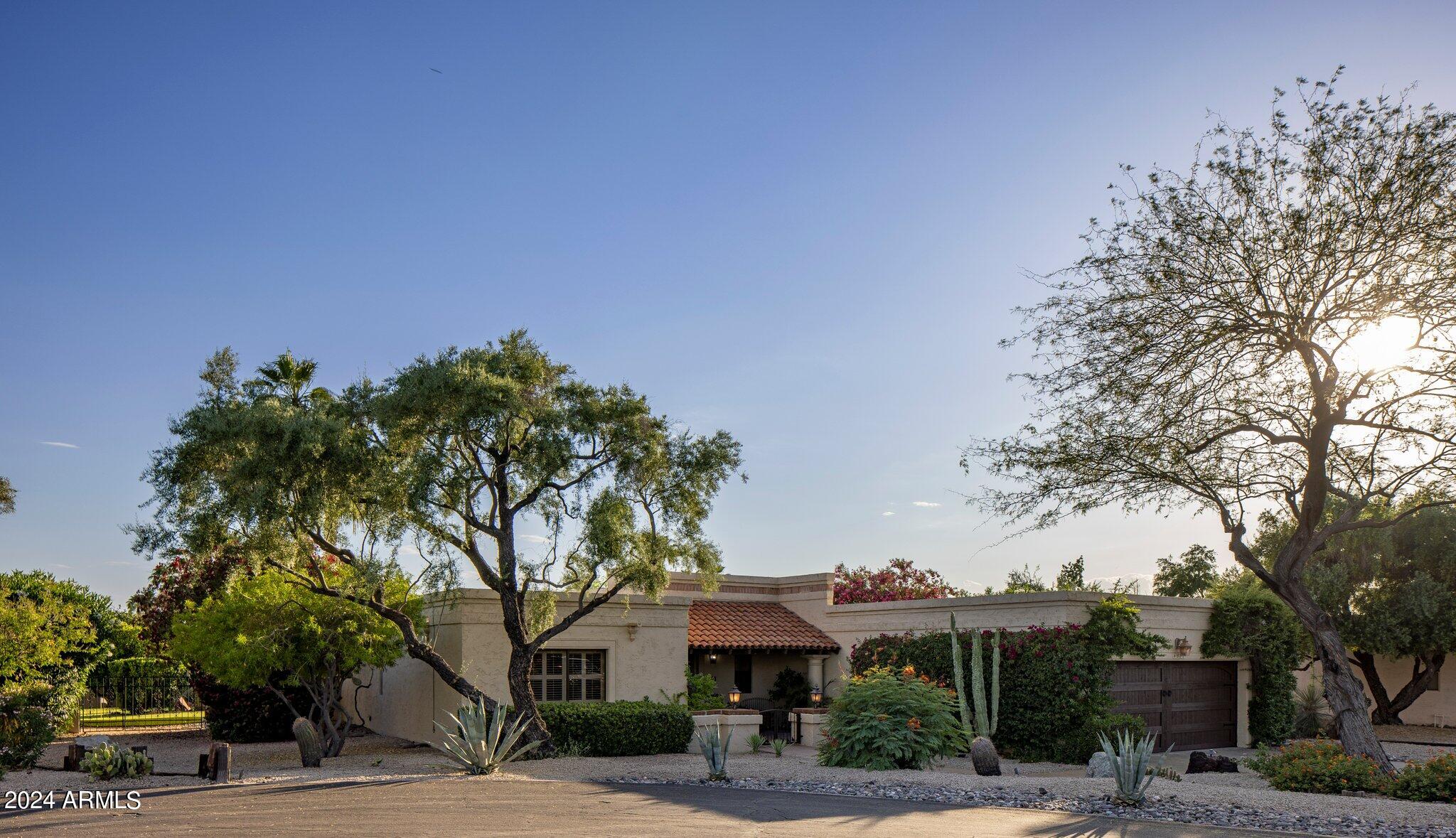 8311 E Vista De Valle --