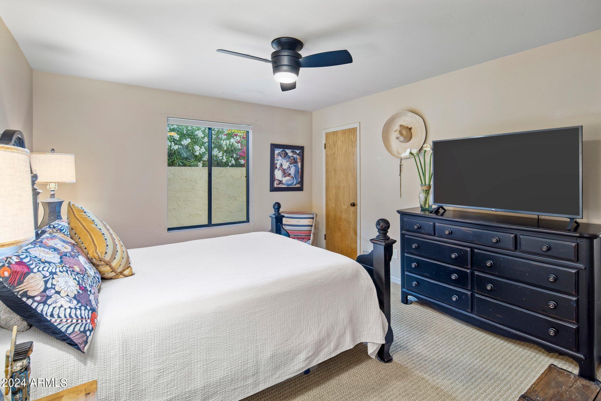 8311 E Vista De Valle --