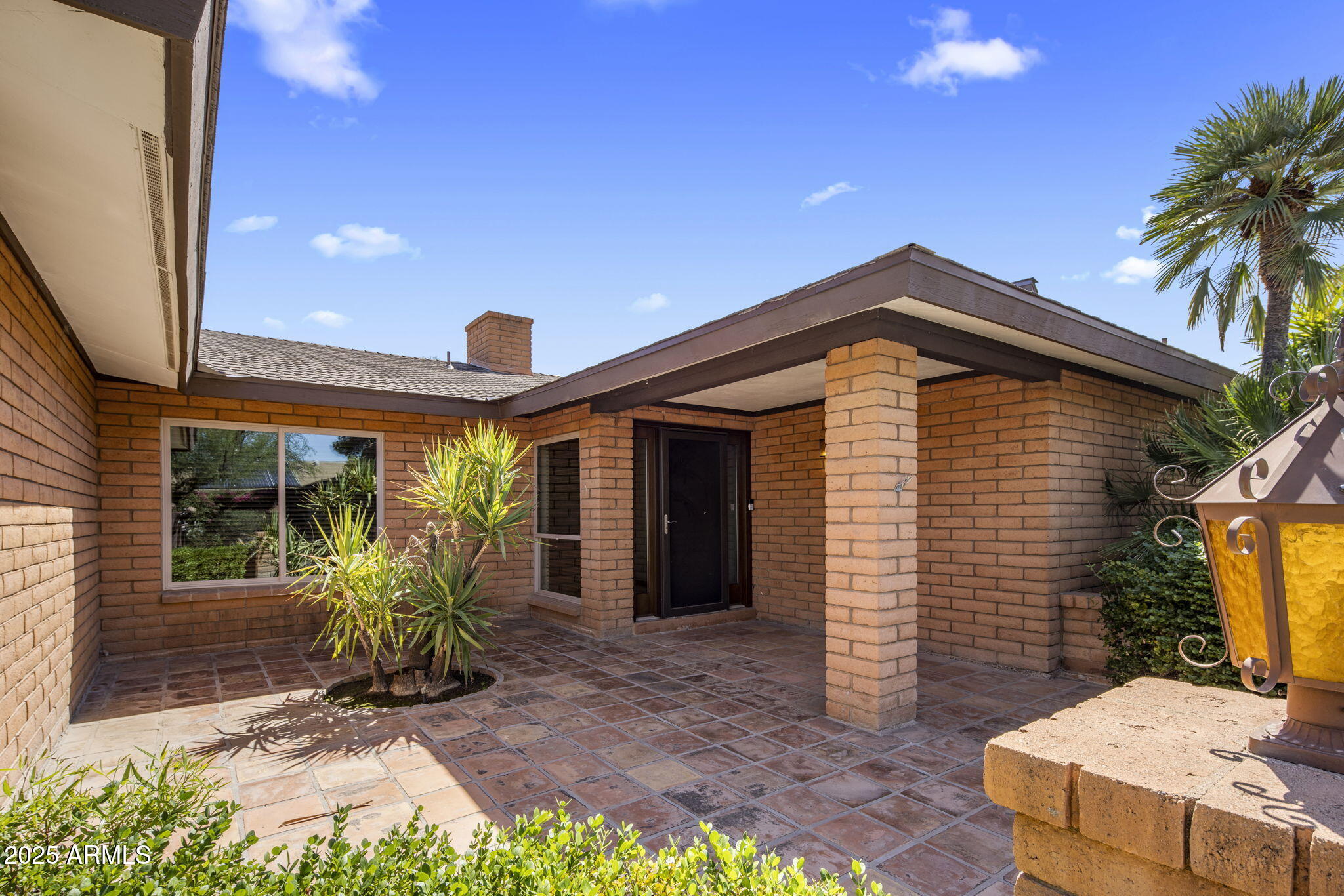 2901 E LAS ROCAS Drive