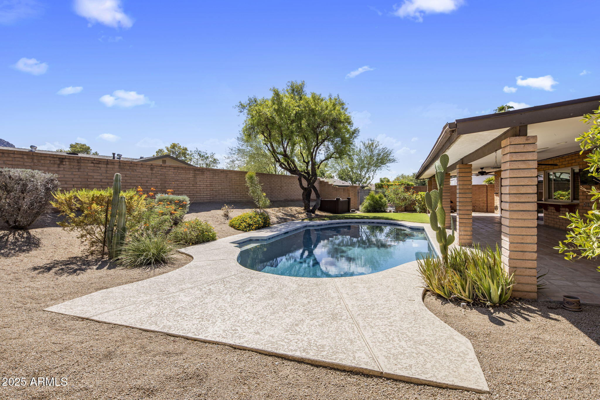2901 E LAS ROCAS Drive