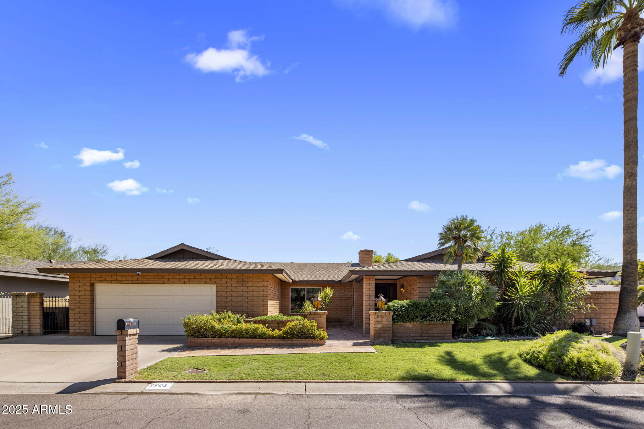2901 E LAS ROCAS Drive