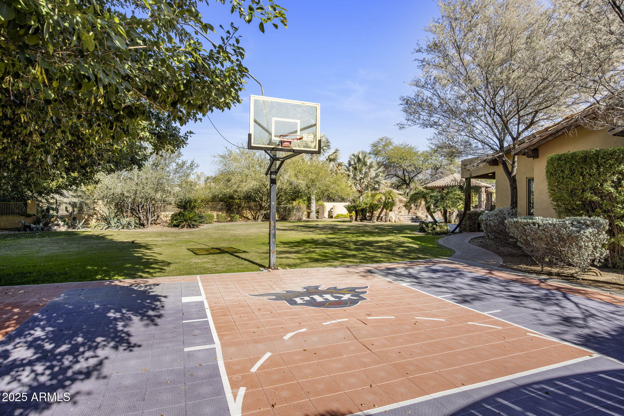 9222 E RIMROCK Drive