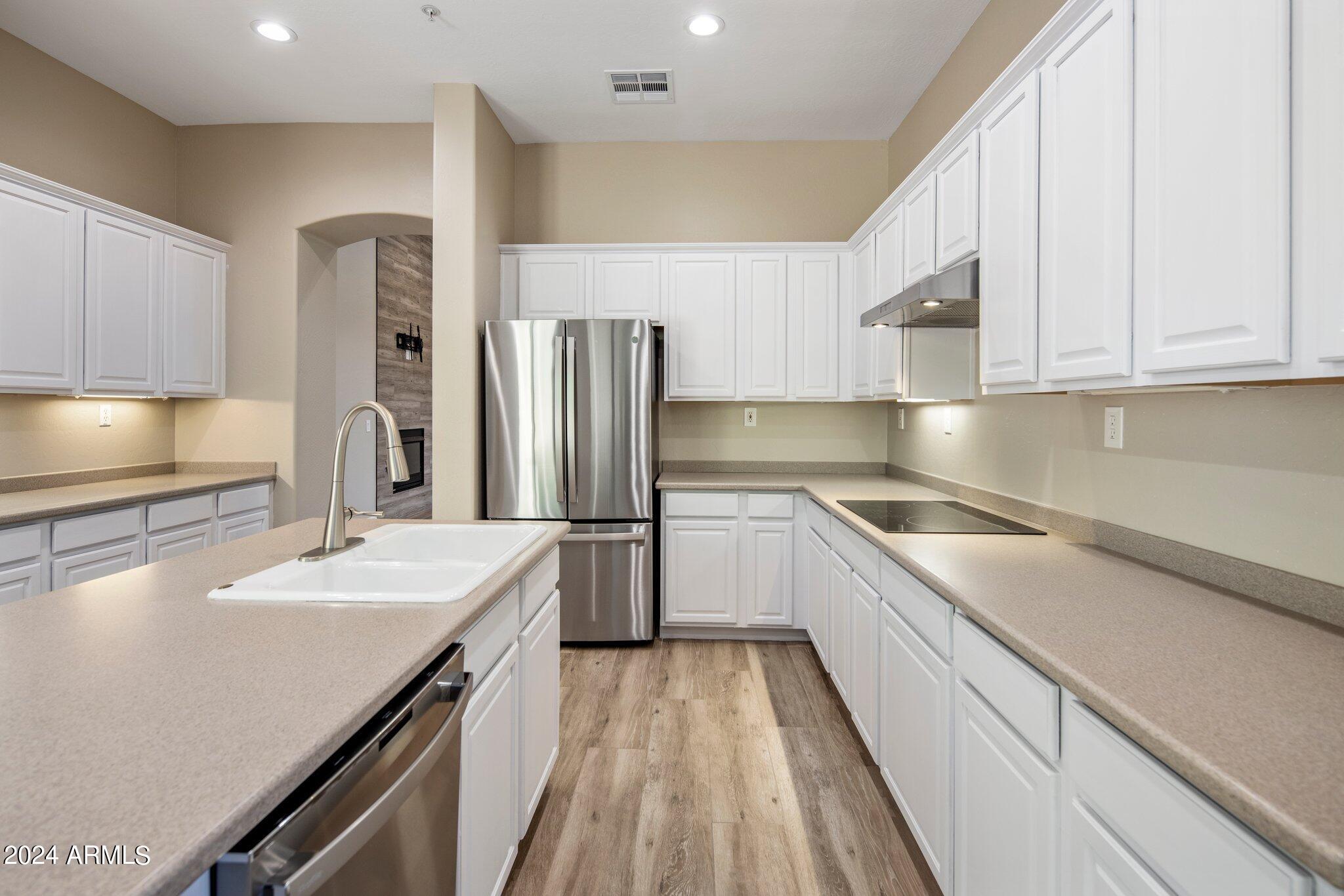 19550 N GRAYHAWK Drive 1084