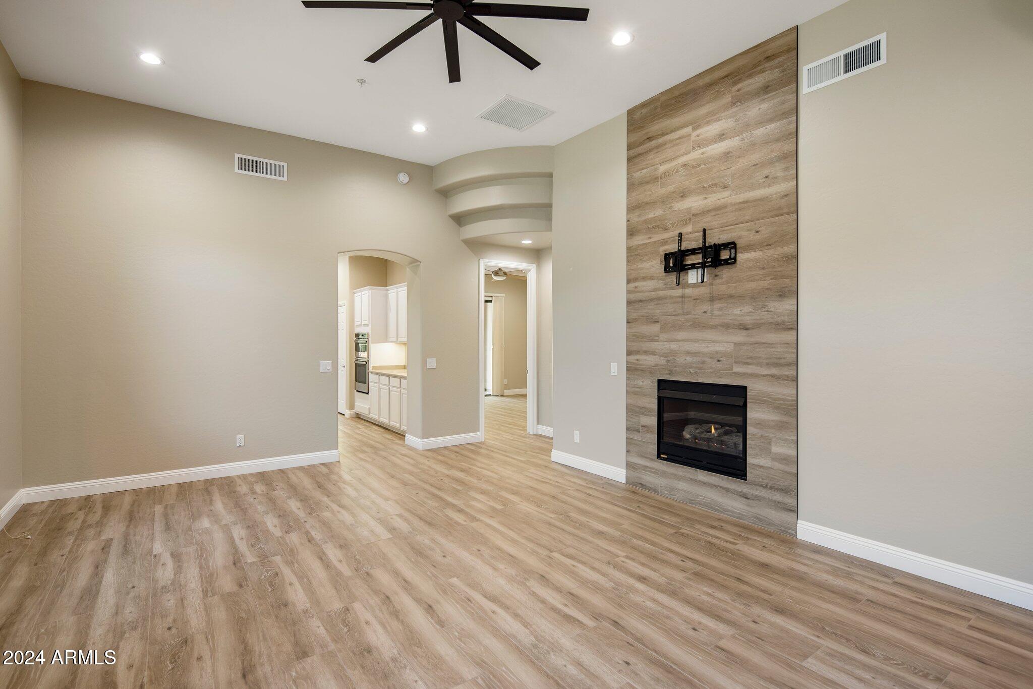 19550 N GRAYHAWK Drive 1084