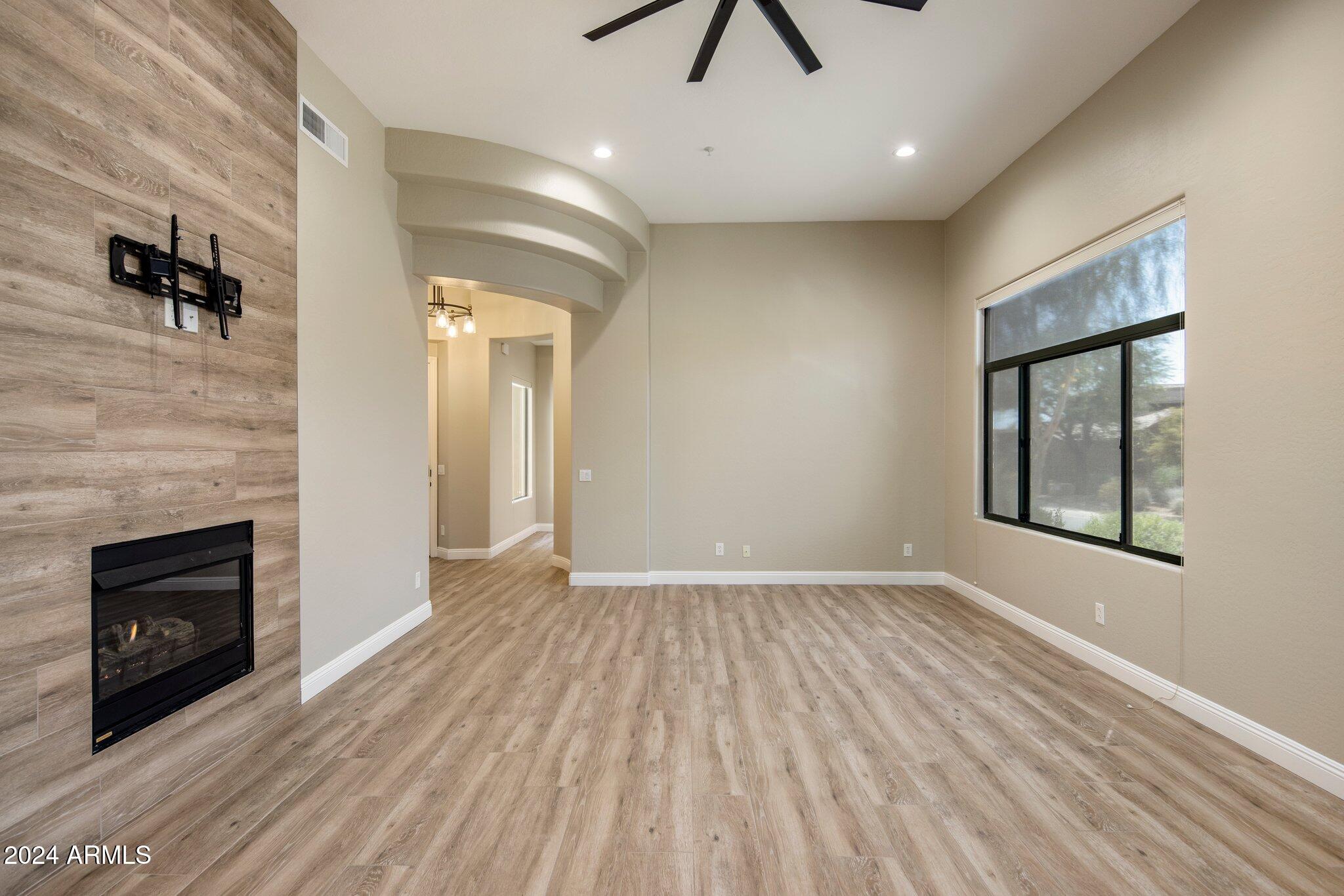 19550 N GRAYHAWK Drive 1084