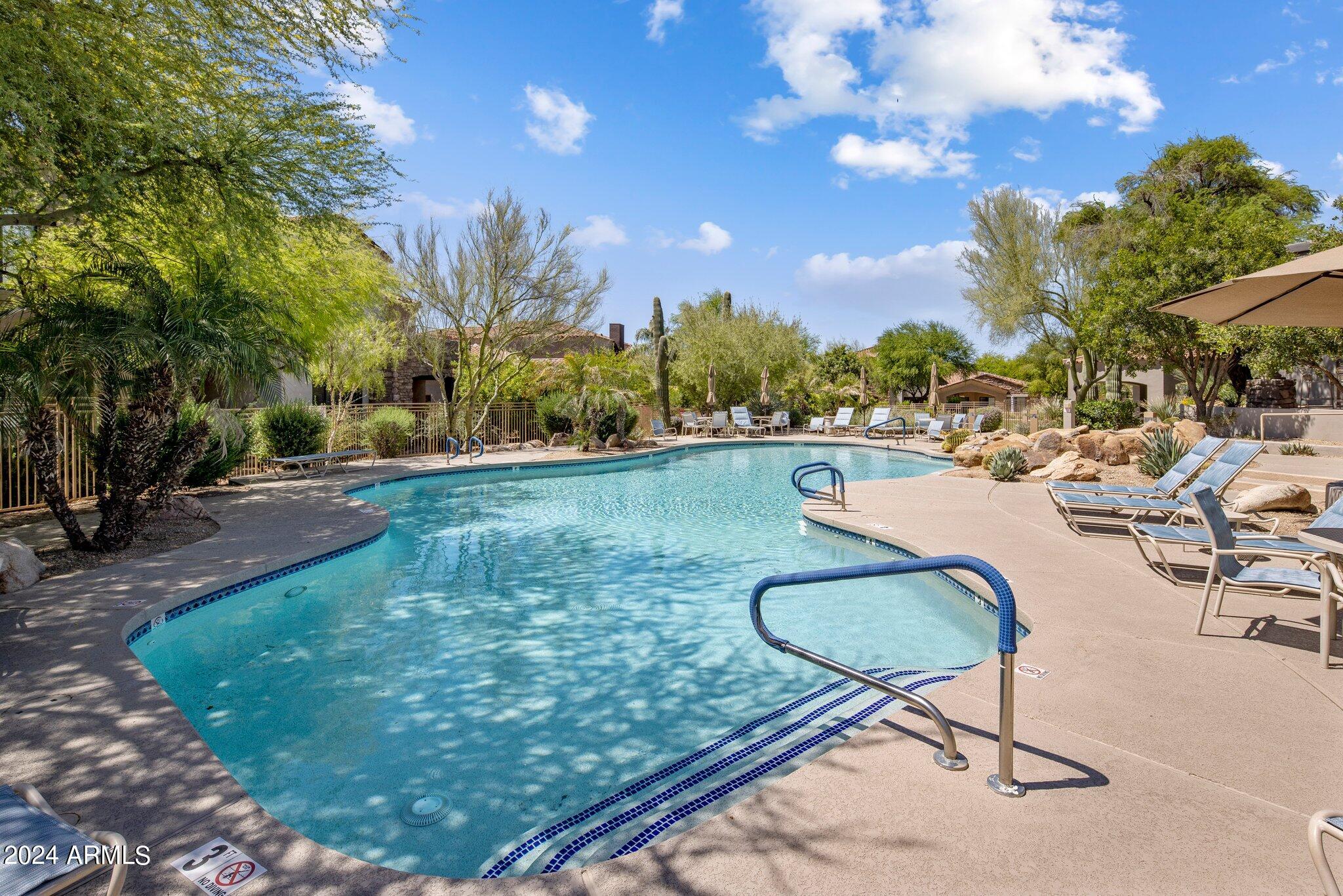 19550 N GRAYHAWK Drive 1084