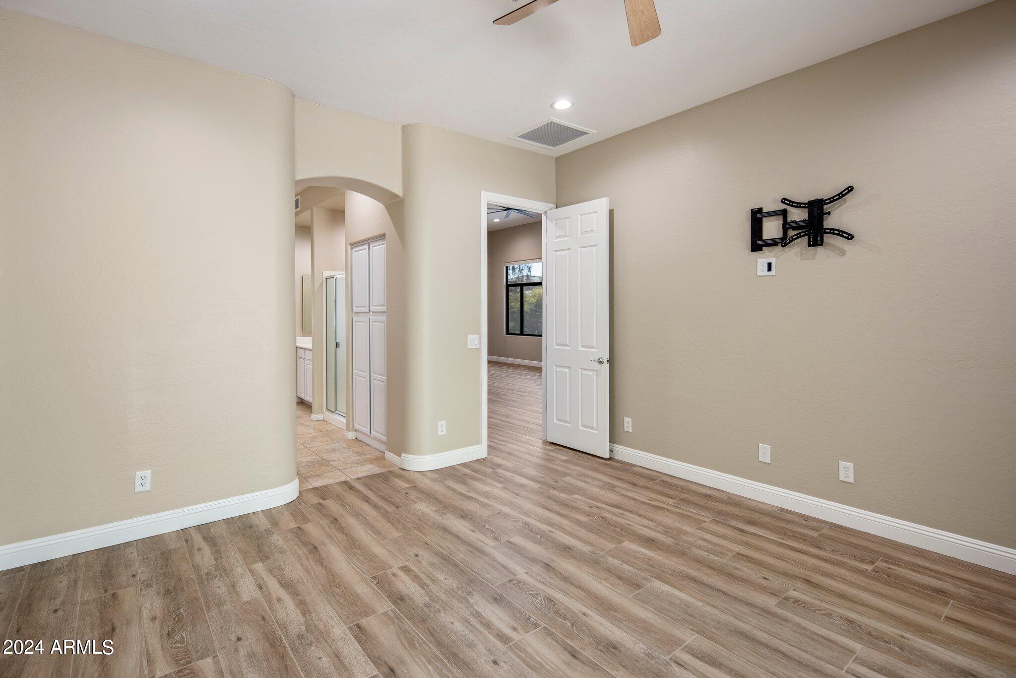 19550 N GRAYHAWK Drive 1084