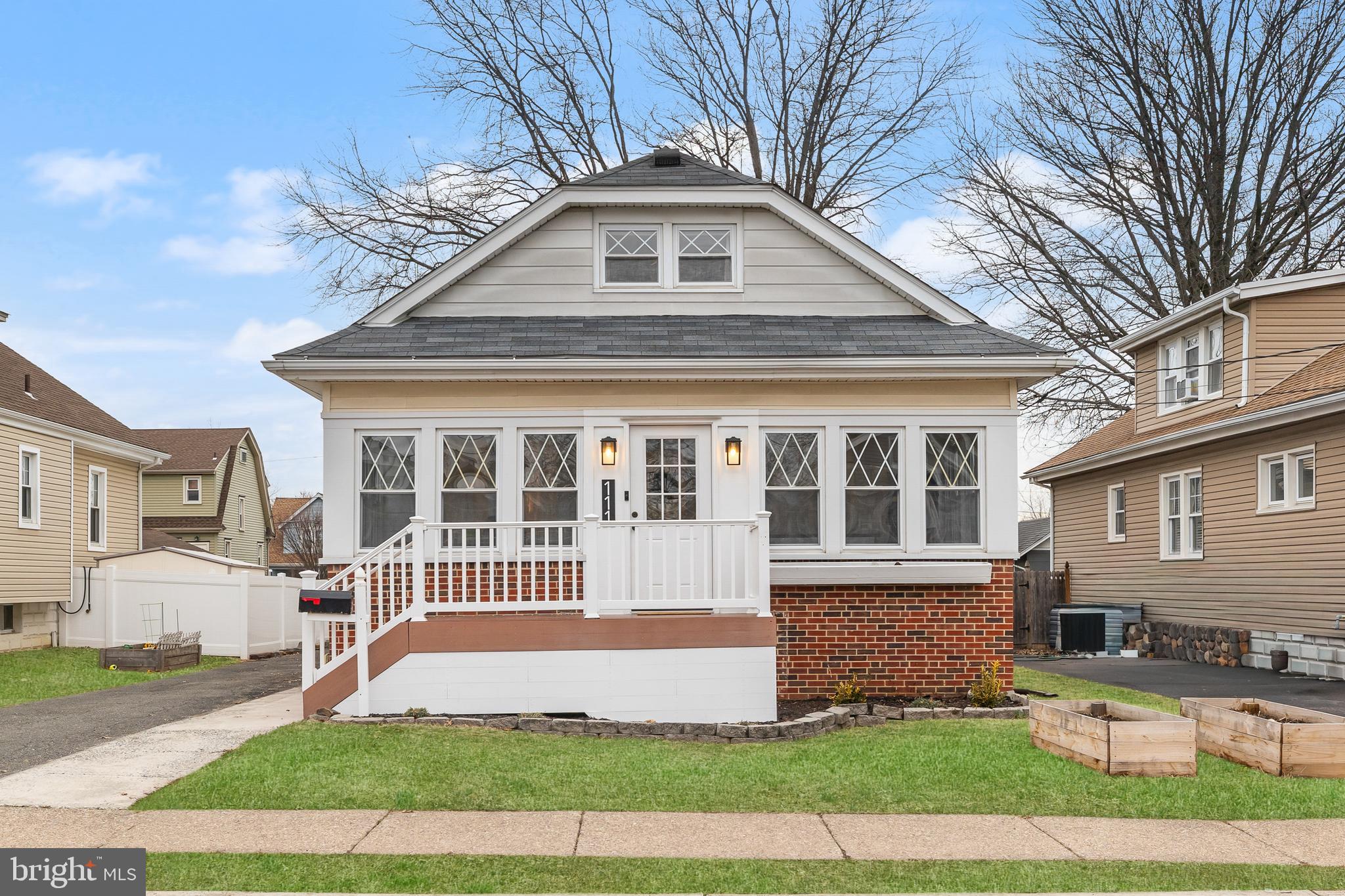 111 E OAKLAND AVENUE