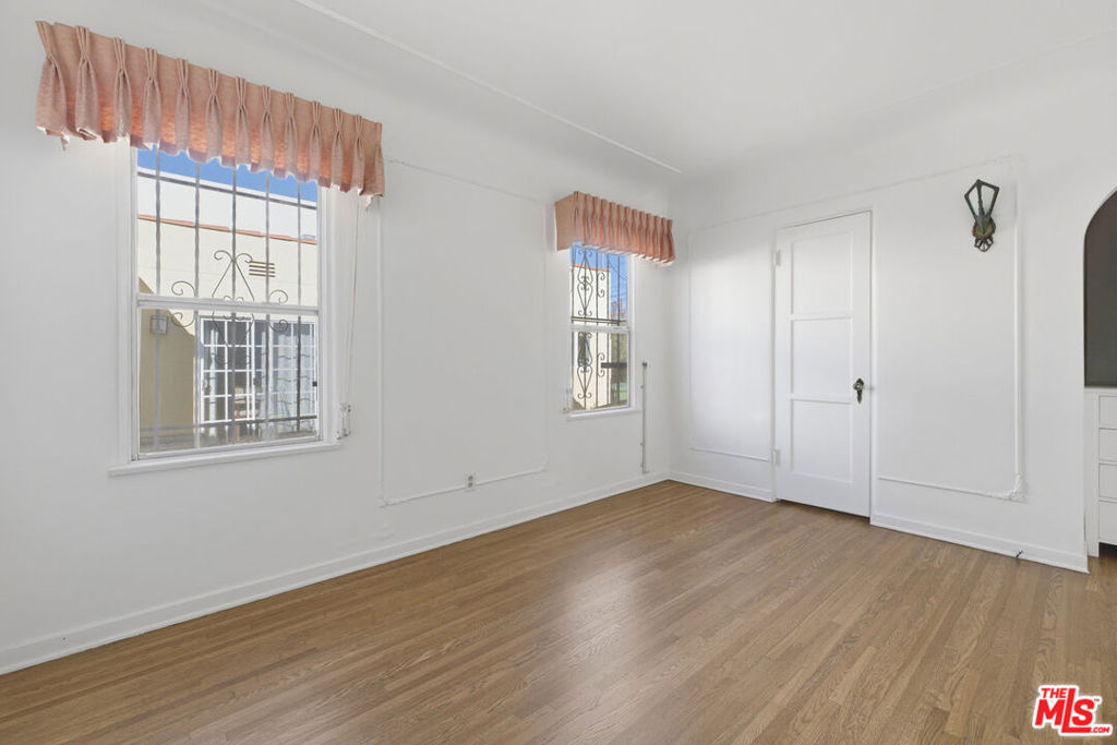 138 S La Jolla Avenue