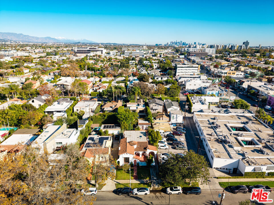138 S La Jolla Avenue