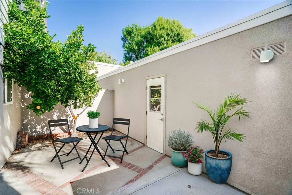 10220 Zelzah Avenue 3