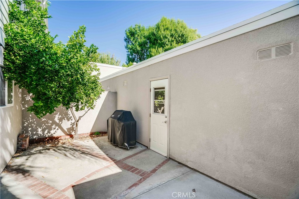 10220 Zelzah Avenue 3