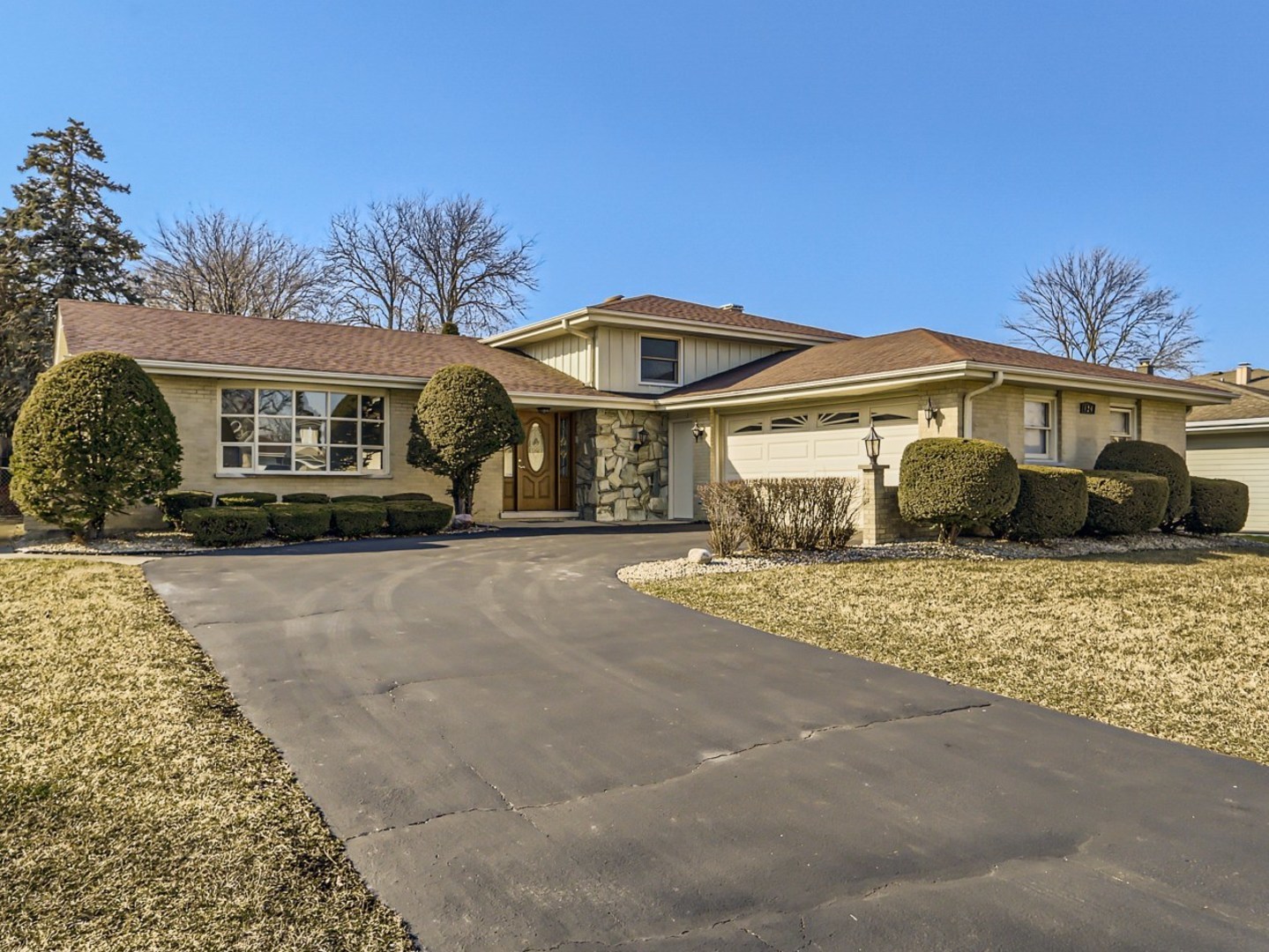 826 W Heritage Drive