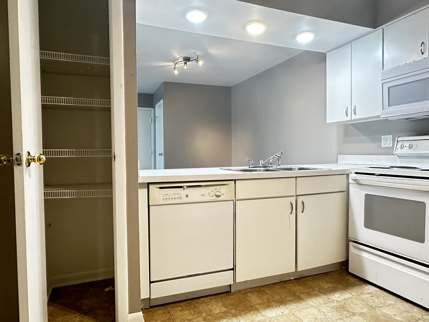 4511 Kings Walk Drive Unit: 2B