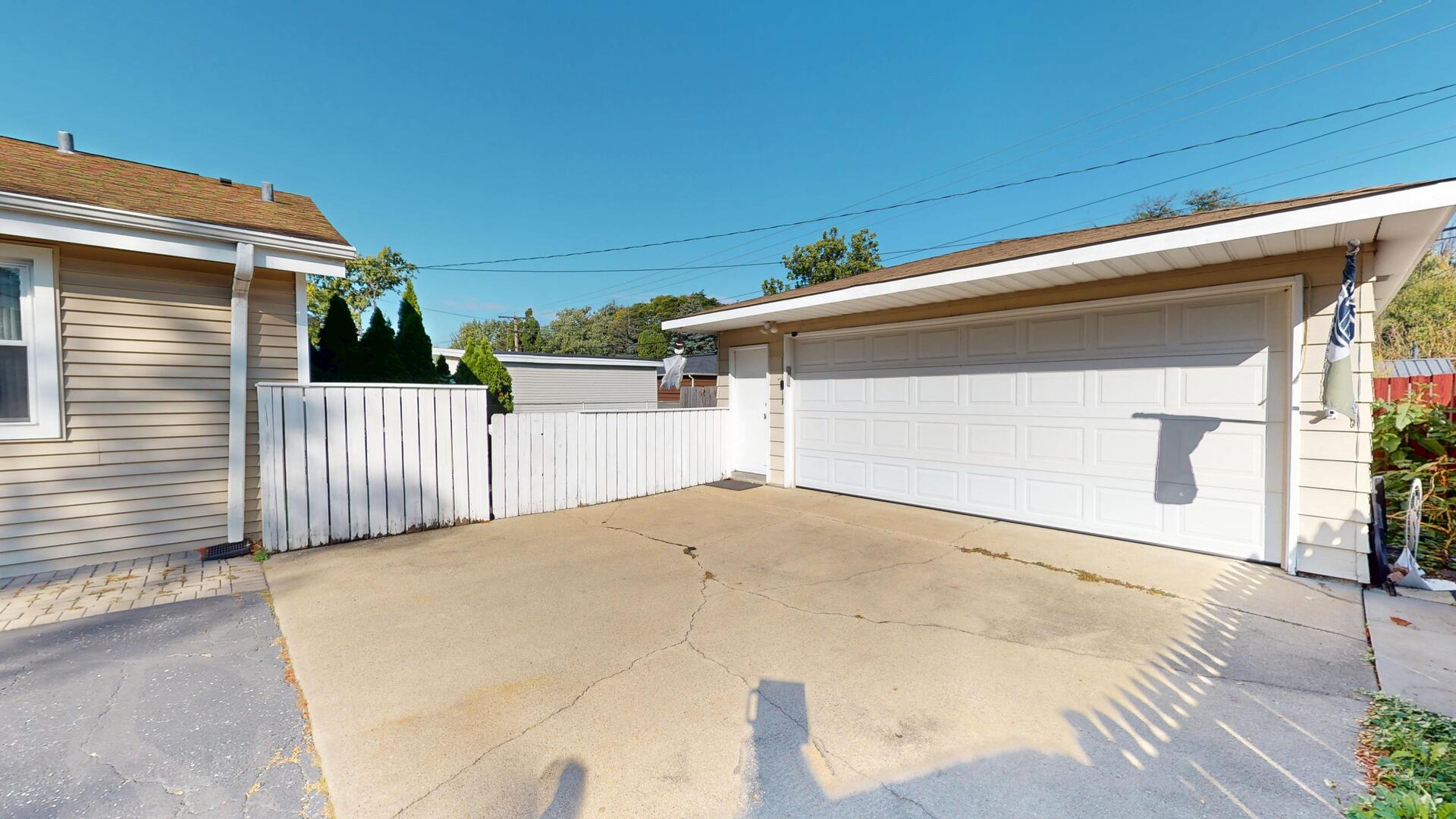 700 W Pleasant Avenue