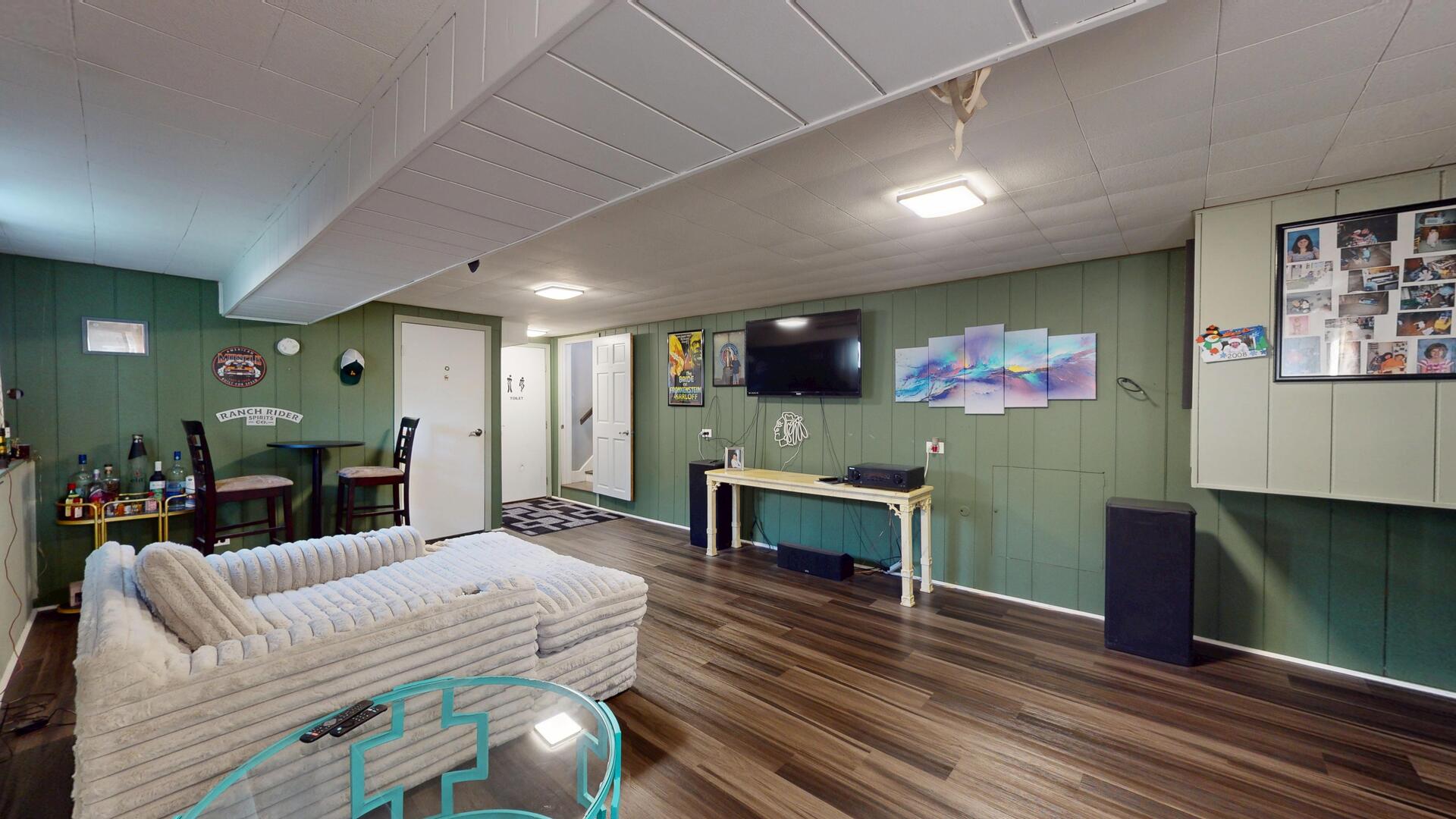 700 W Pleasant Avenue