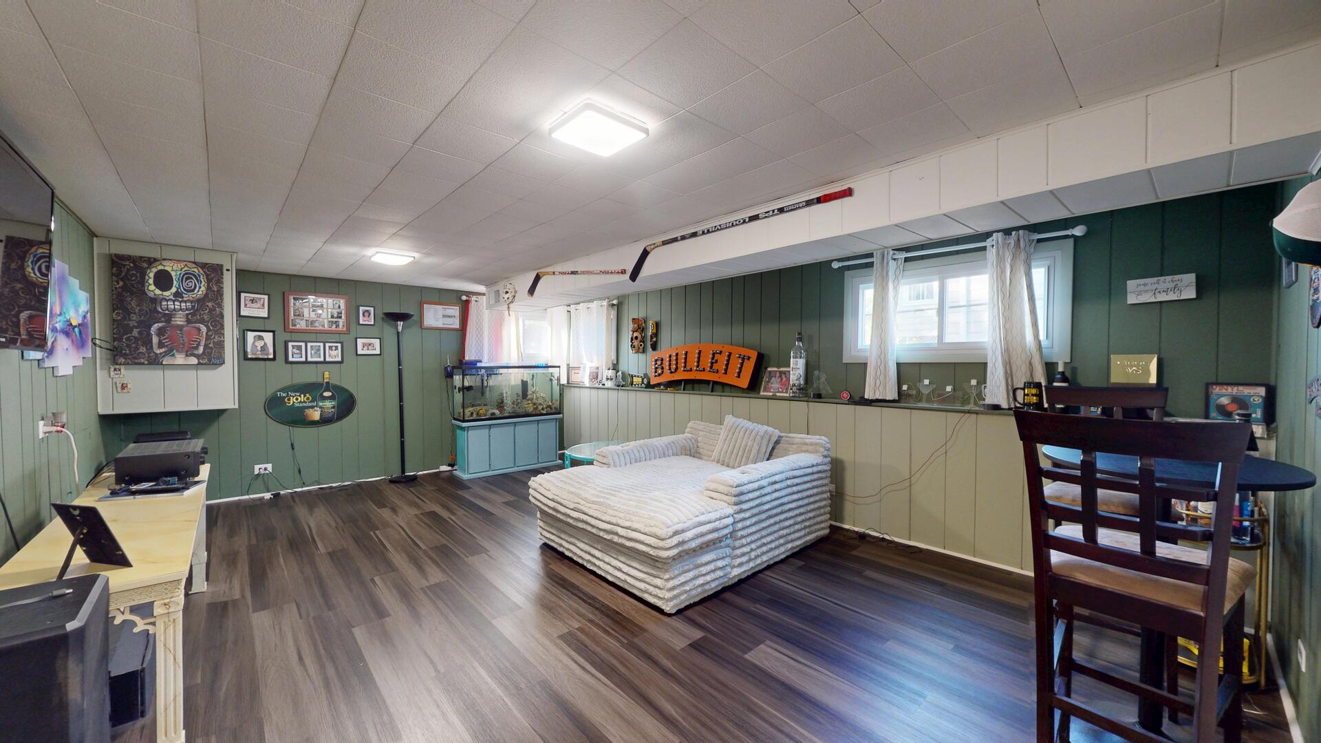 700 W Pleasant Avenue