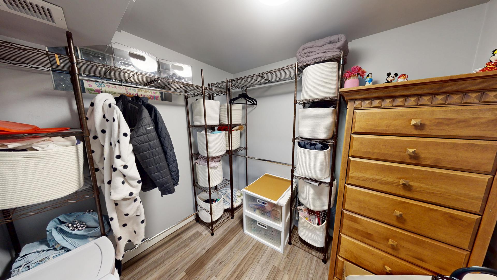 142 W Chicago Avenue