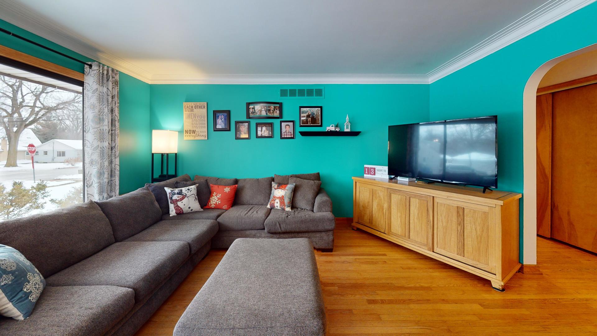 142 W Chicago Avenue