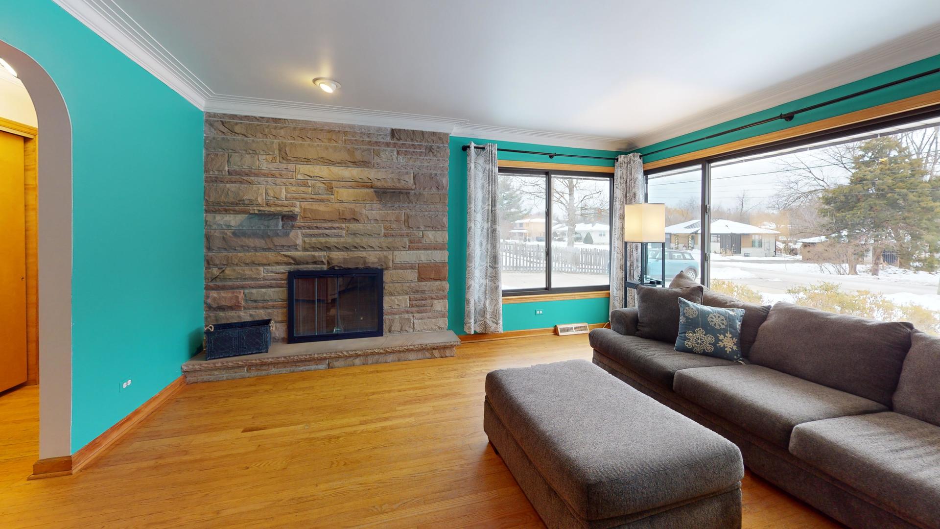 142 W Chicago Avenue