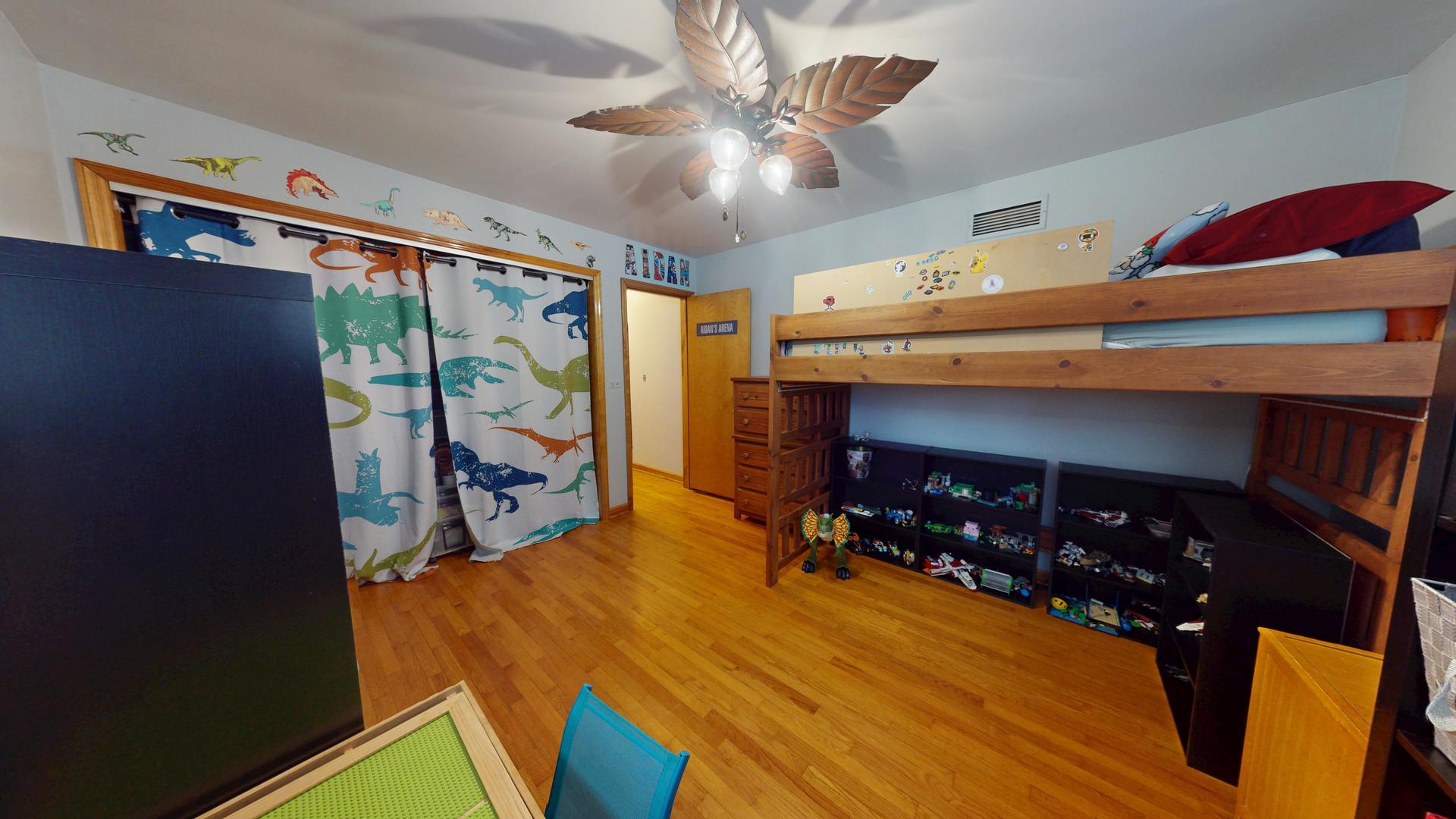 142 W Chicago Avenue