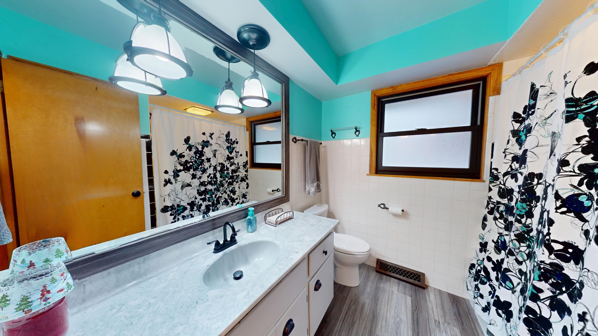 142 W Chicago Avenue