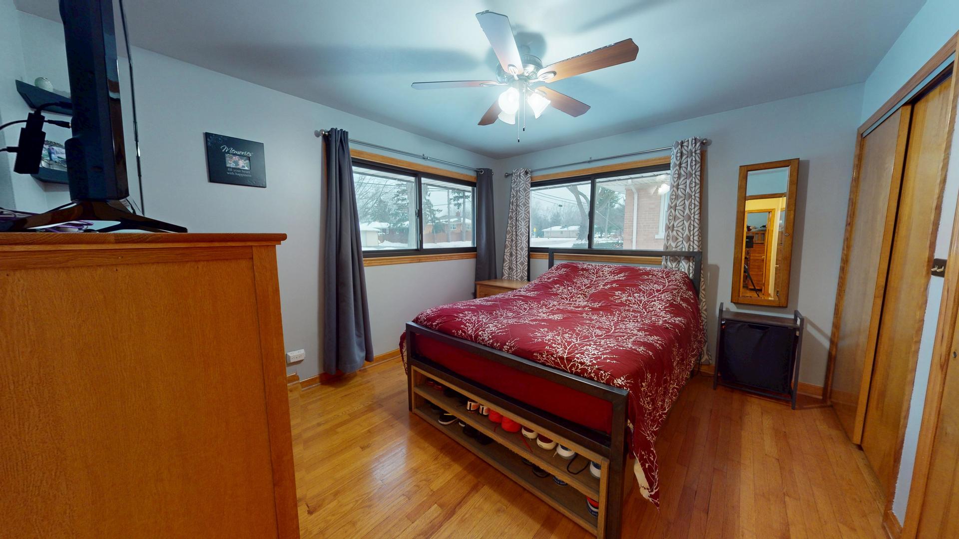 142 W Chicago Avenue