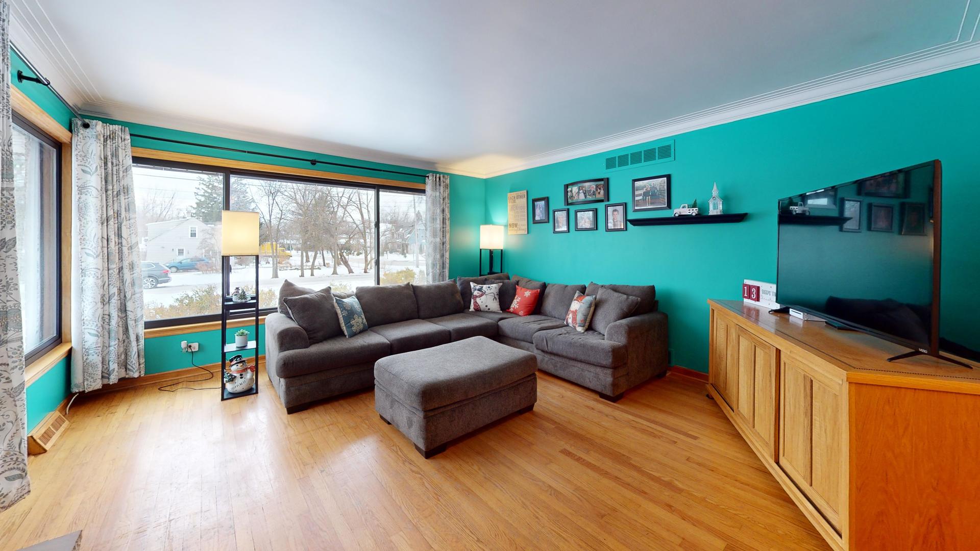 142 W Chicago Avenue