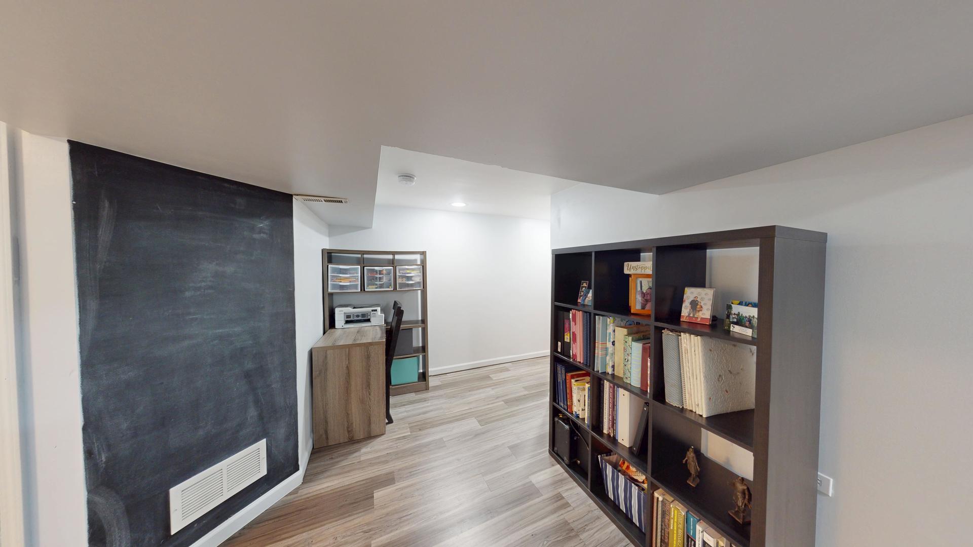 142 W Chicago Avenue