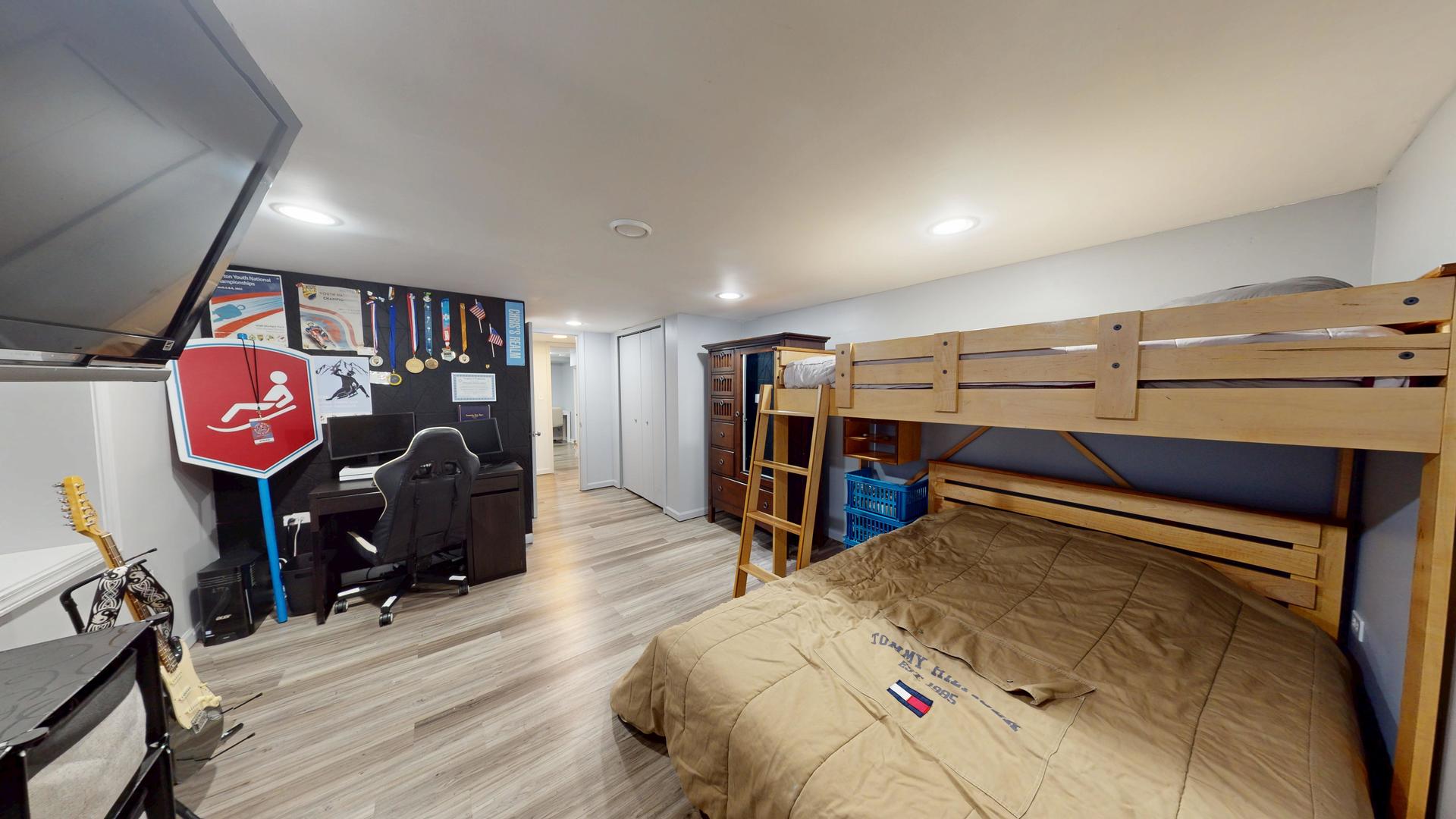 142 W Chicago Avenue