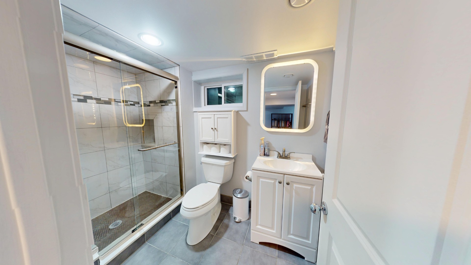 142 W Chicago Avenue