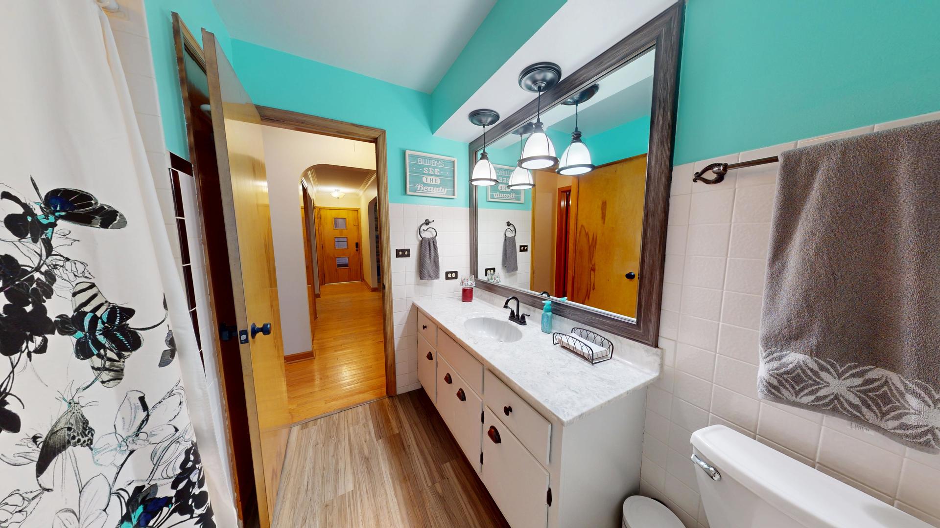 142 W Chicago Avenue