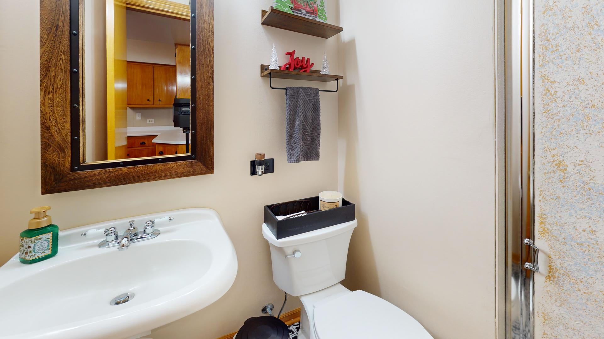 142 W Chicago Avenue