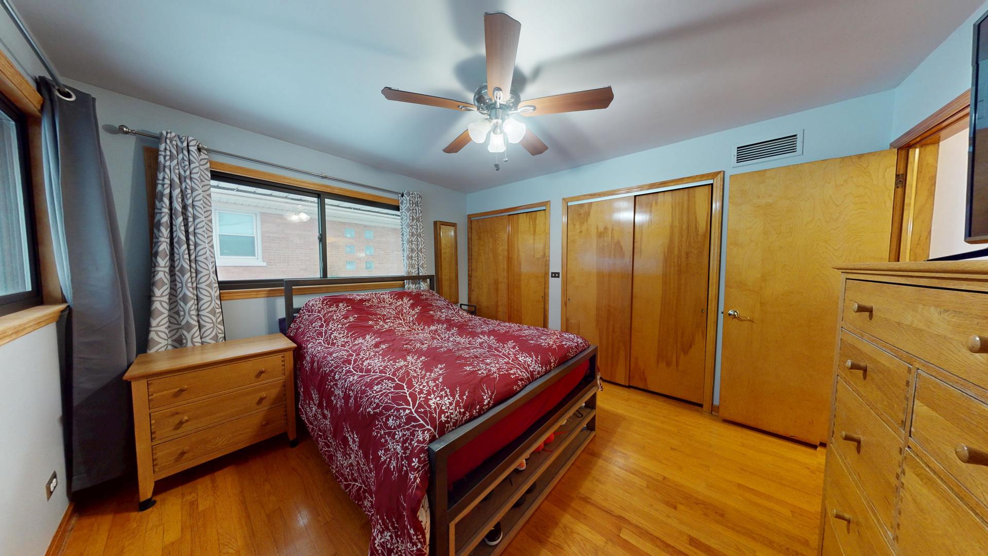 142 W Chicago Avenue