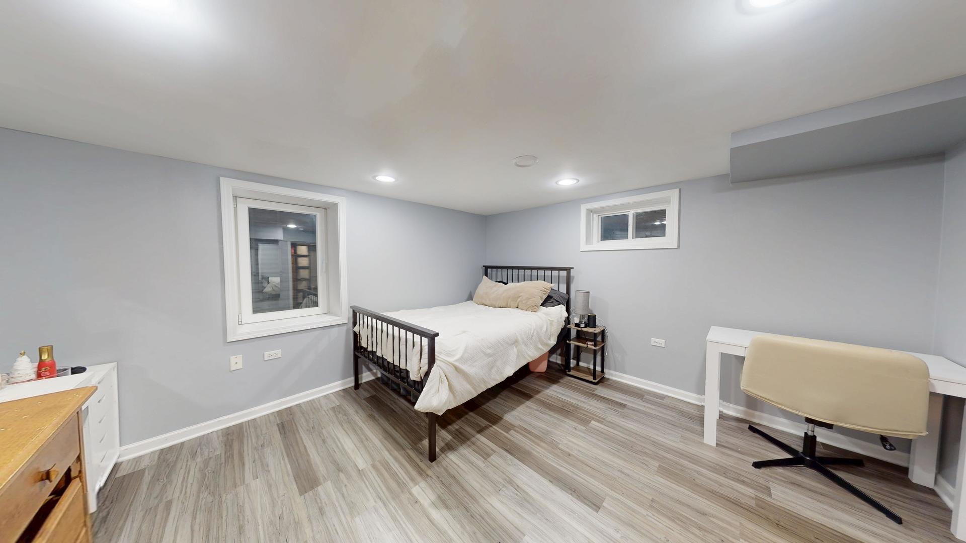 142 W Chicago Avenue