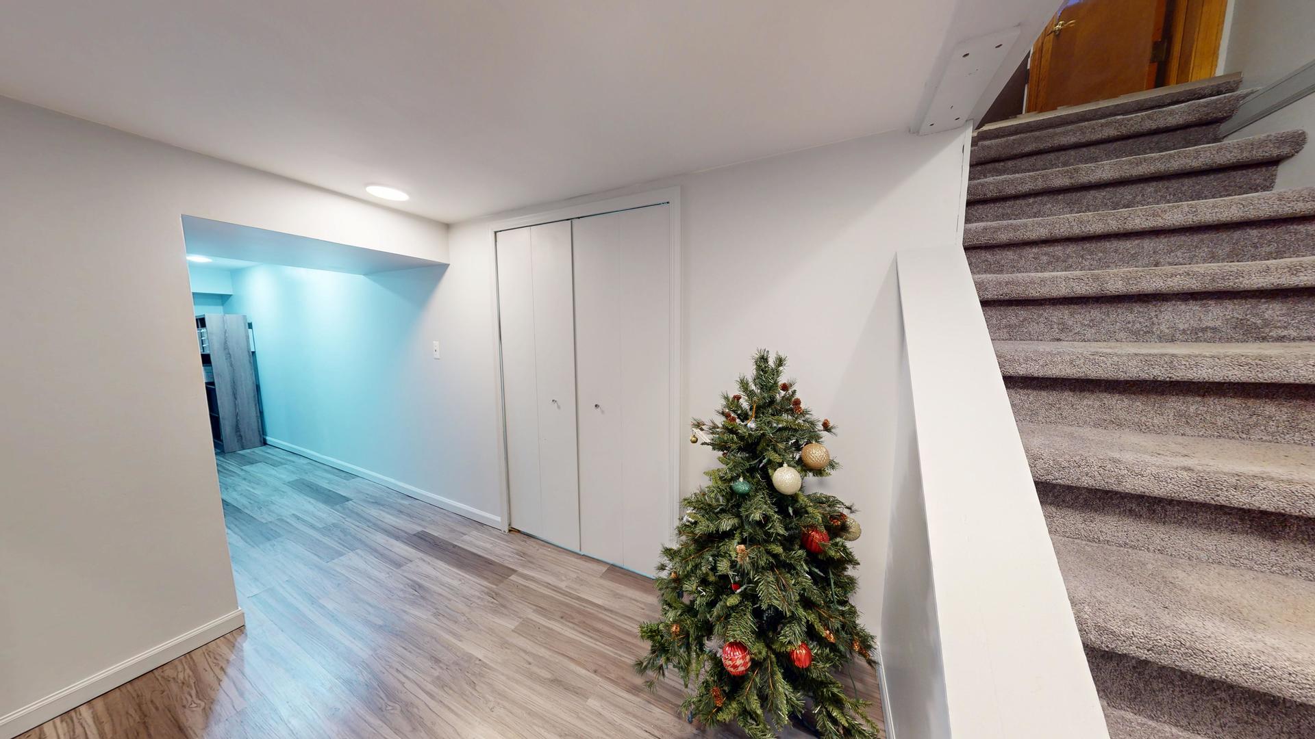 142 W Chicago Avenue