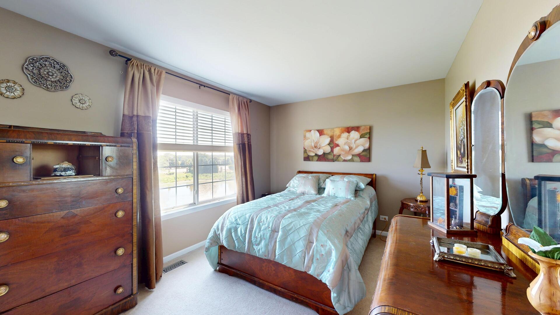 1147 Hampton Lane