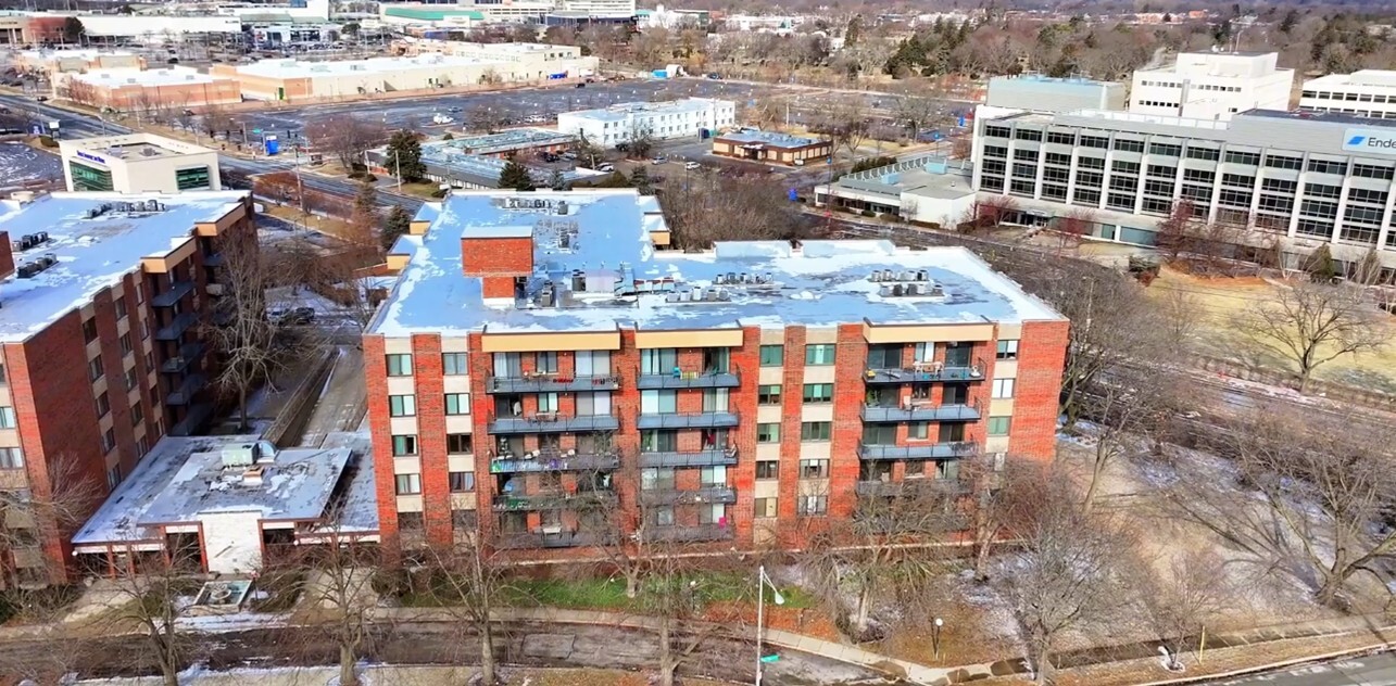 9560 Gross Point Road Unit: 404B