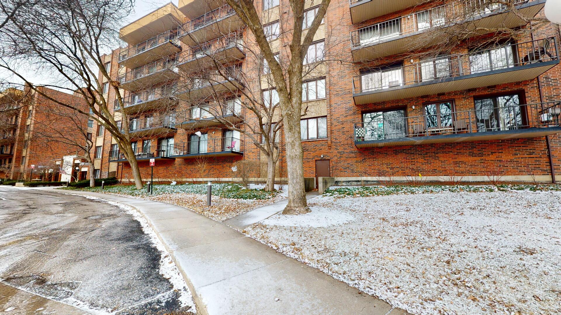 9560 Gross Point Road Unit: 404B