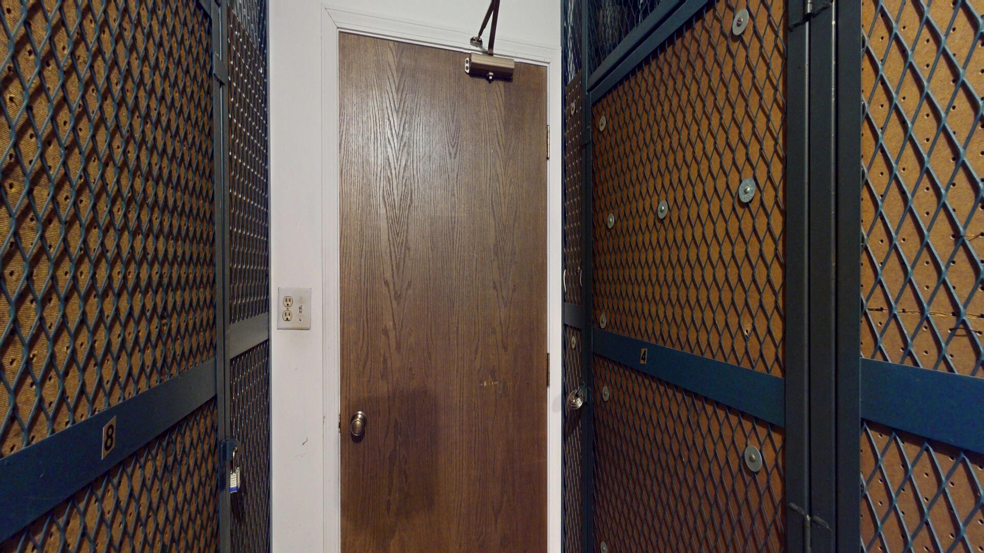 9560 Gross Point Road Unit: 404B