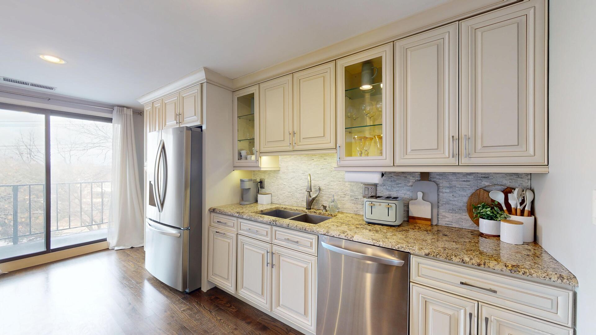 9560 Gross Point Road Unit: 404B