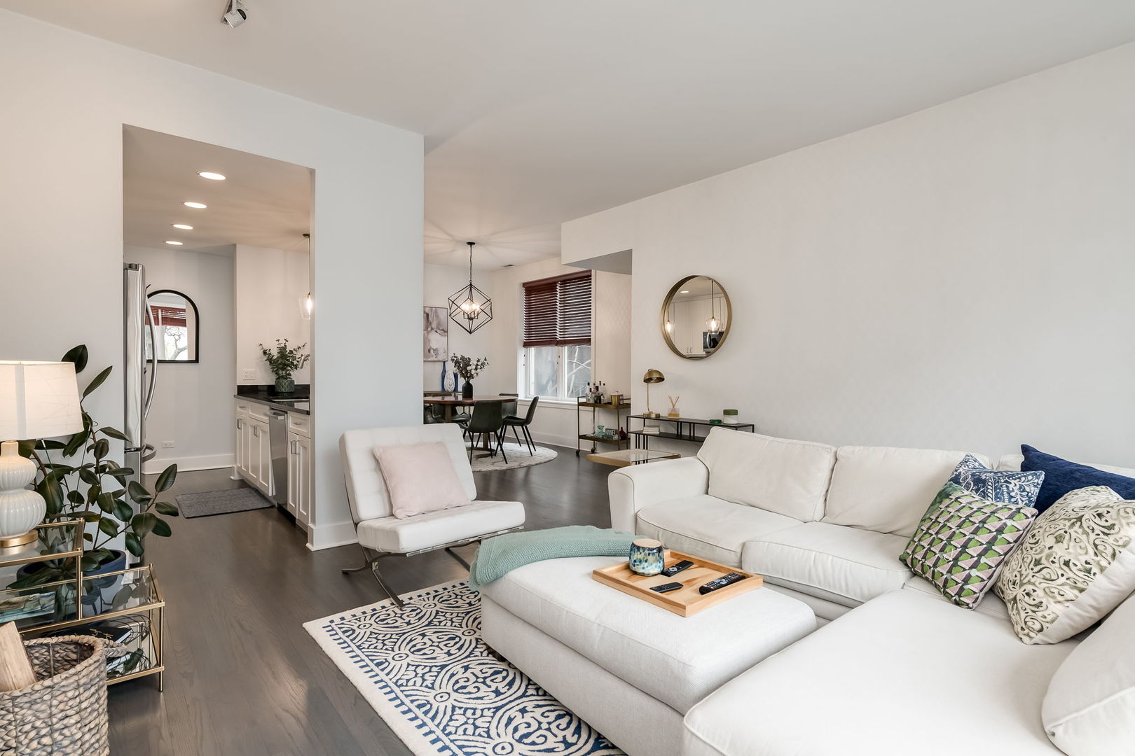 1123 W Chestnut Street Unit: 2E